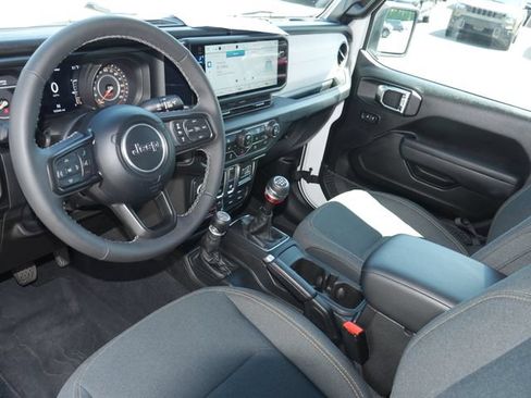 Used 2025 Jeep Wrangler Sport AWD/4WD image 13