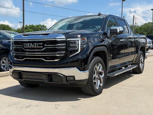 Used 2023 GMC Sierra 1500 SLT w/ SLT Convenience Package AWD/4WD image 2