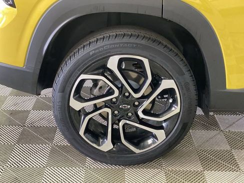 Certified 2025 Chevrolet Trax RS w/ Driver Confidence Package image 36