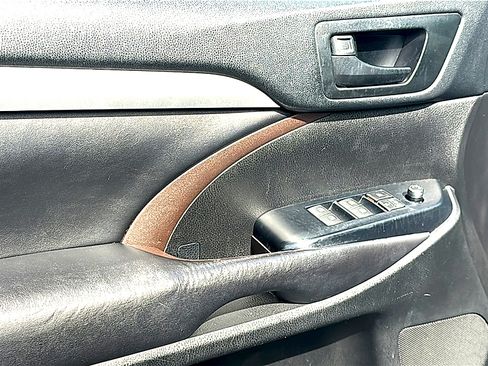 Used 2018 Toyota Highlander Plus image 16