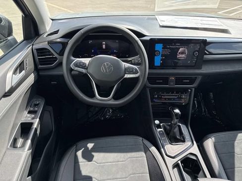 New 2026 Volkswagen Taos SE FWD image 8