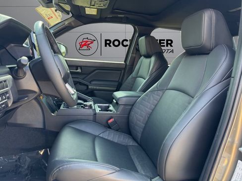 Used 2024 Toyota Tacoma TRD Off-Road w/ TRD Off Road Premium Package AWD/4WD image 10