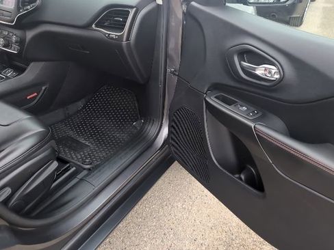 Certified 2020 Jeep Cherokee Trailhawk w/ Cold Weather Group image 24