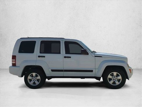 Used 2011 Jeep Liberty Sport AWD/4WD image 4