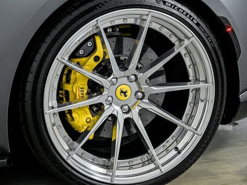 Used 2020 Ferrari 812 Superfast RWD image 14