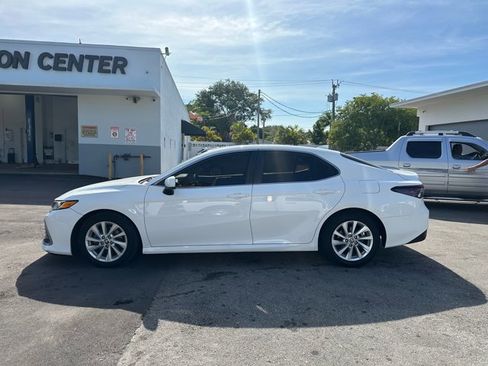 Used 2021 Toyota Camry LE FWD image 9