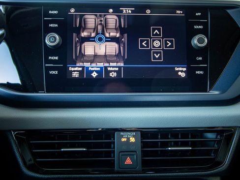 Certified 2022 Volkswagen Taos SE image 35