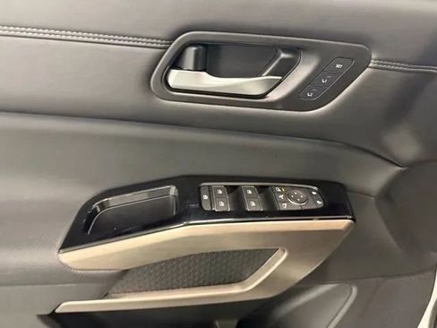 Used 2023 Nissan Pathfinder Platinum AWD/4WD image 15