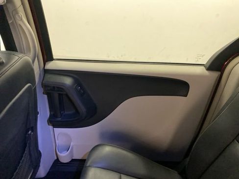 Used 2013 Chrysler Town & Country Touring image 25