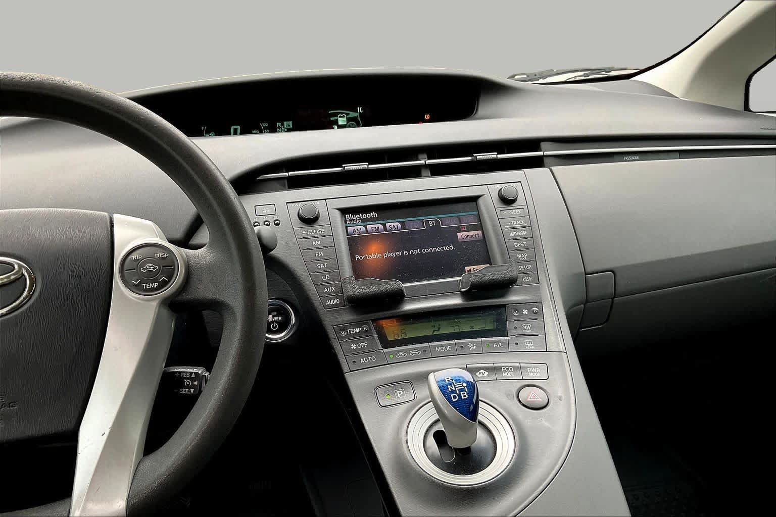 Used 2010 Toyota Prius Three w/ Solar Roof Pkg FWD image 6