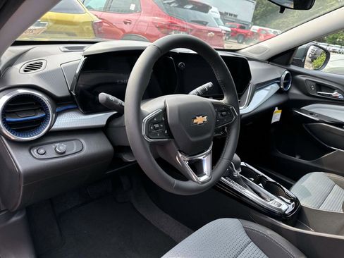 New 2025 Chevrolet Trax LT w/ Driver Confidence Package image 14