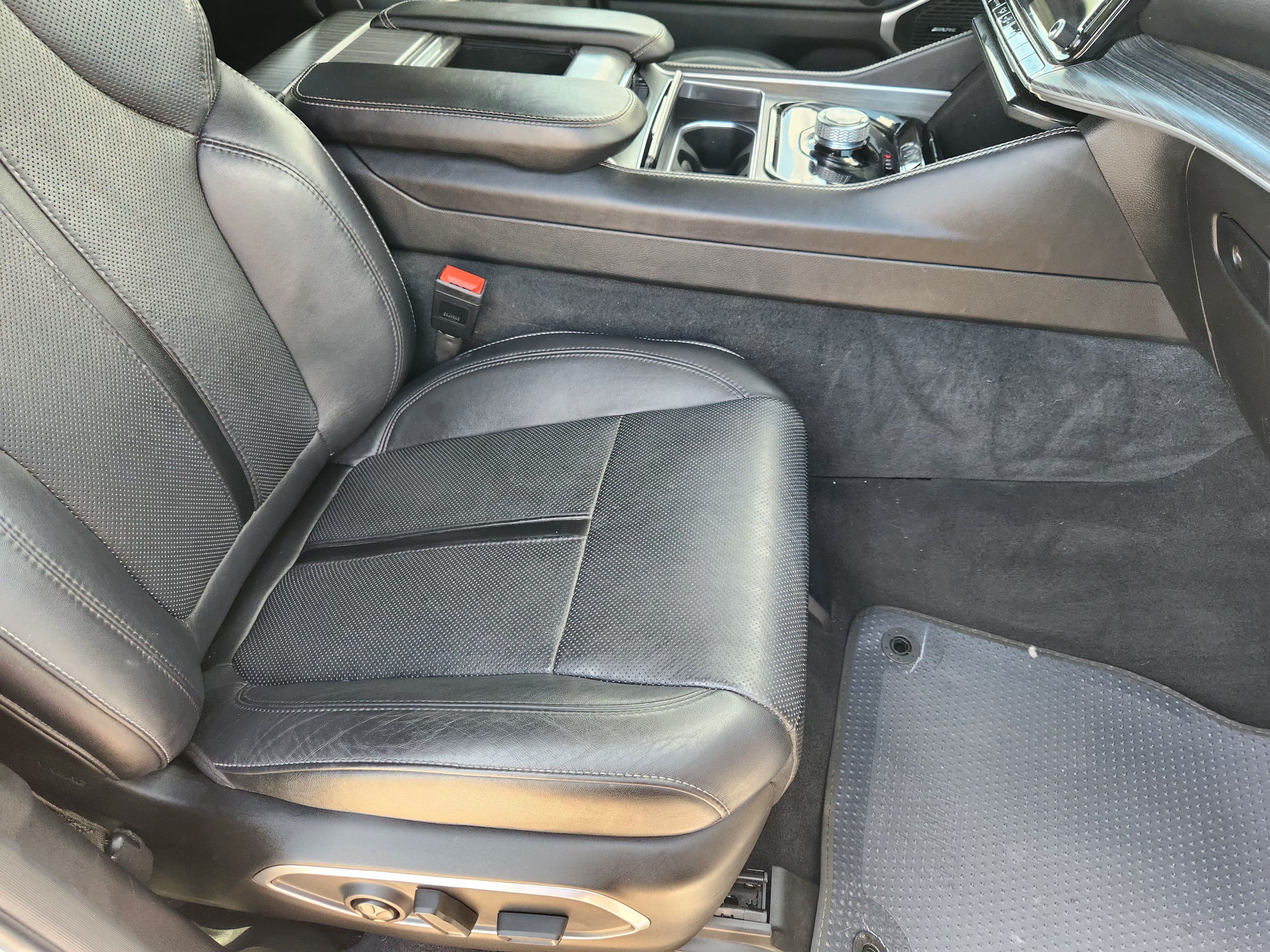 Used 2024 Jeep Wagoneer Series II w/ Flexible Seating Group RWD image 14