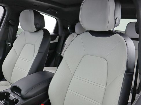 Used 2025 Porsche Cayenne GTS AWD/4WD image 25