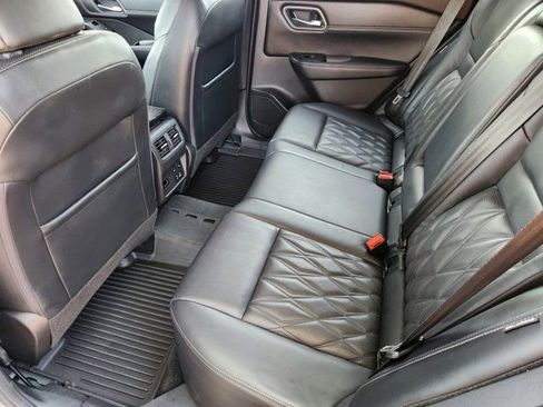 Used 2021 Nissan Rogue Platinum image 32