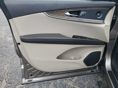 Used 2019 Lincoln Nautilus Reserve FWD image 8