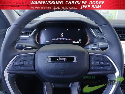 Used 2024 Jeep Grand Cherokee Limited w/ Luxury Tech Group II AWD/4WD image 17