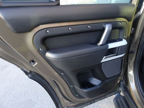 Used 2021 Land Rover Defender 110 X-Dynamic HSE image 16