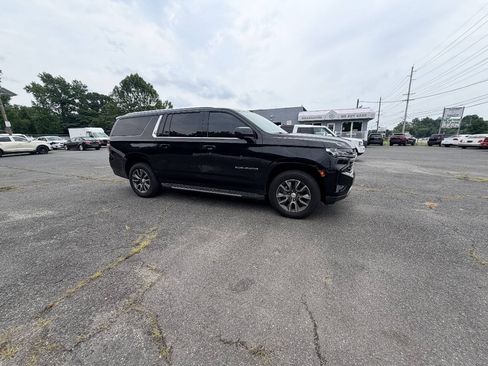 Used 2022 Chevrolet Suburban LT AWD/4WD image 12