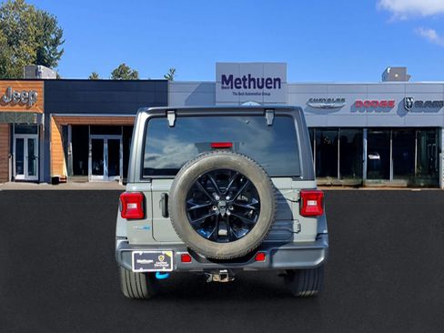 Used 2022 Jeep Wrangler Unlimited Sahara w/ Cold Weather Group AWD/4WD image 5