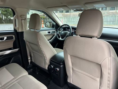 Used 2023 Ford Explorer XLT image 35