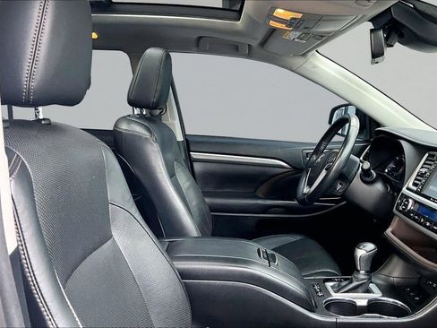 Certified 2018 Toyota Highlander Limited Platinum image 30