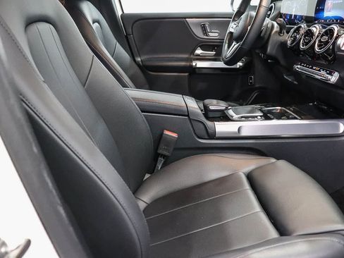 Used 2022 Mercedes-Benz GLB 250 4MATIC image 16