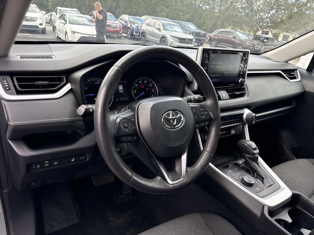 Used 2020 Toyota RAV4 XLE w/ Convenience Package AWD/4WD image 33
