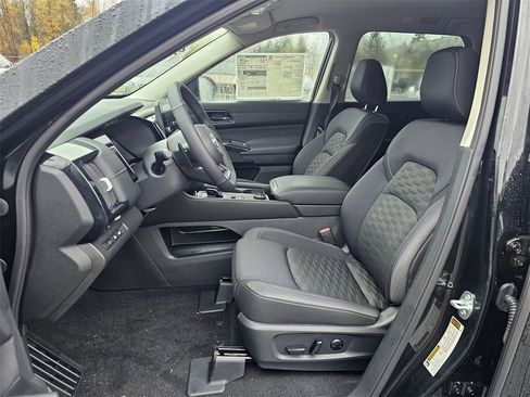 New 2025 Nissan Pathfinder SV image 18