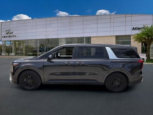 Used 2025 Kia Carnival FWD image 2