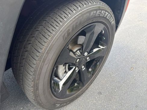 Used 2023 Jeep Grand Cherokee Altitude image 31