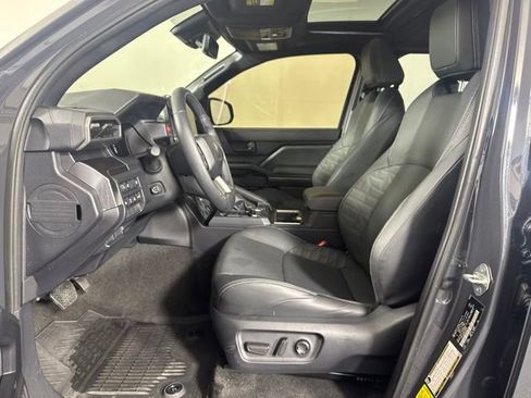 Used 2025 Toyota 4Runner TRD Off-Road Premium AWD/4WD image 11