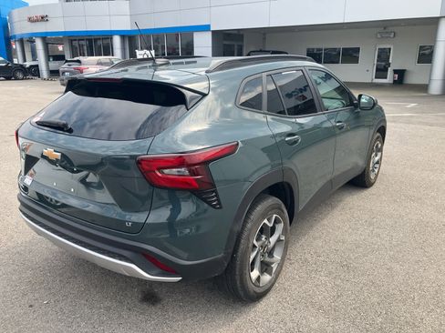 Used 2025 Chevrolet Trax LT image 7