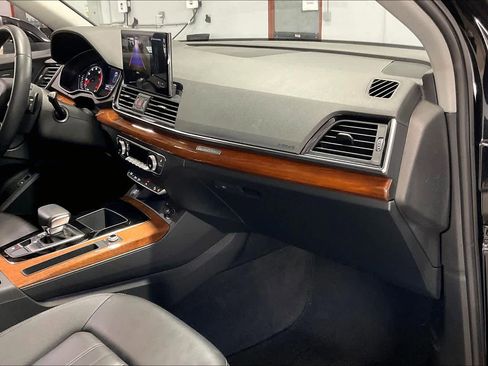 Used 2023 Audi Q5 2.0T Premium w/ Convenience Package image 17