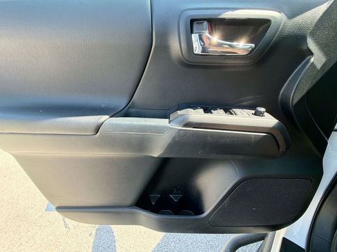 Used 2016 Toyota Tacoma TRD Sport w/ Premium & Technology Package image 27