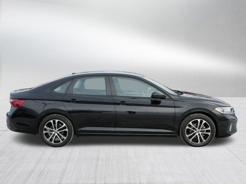 Certified 2022 Volkswagen Jetta Sport image 8