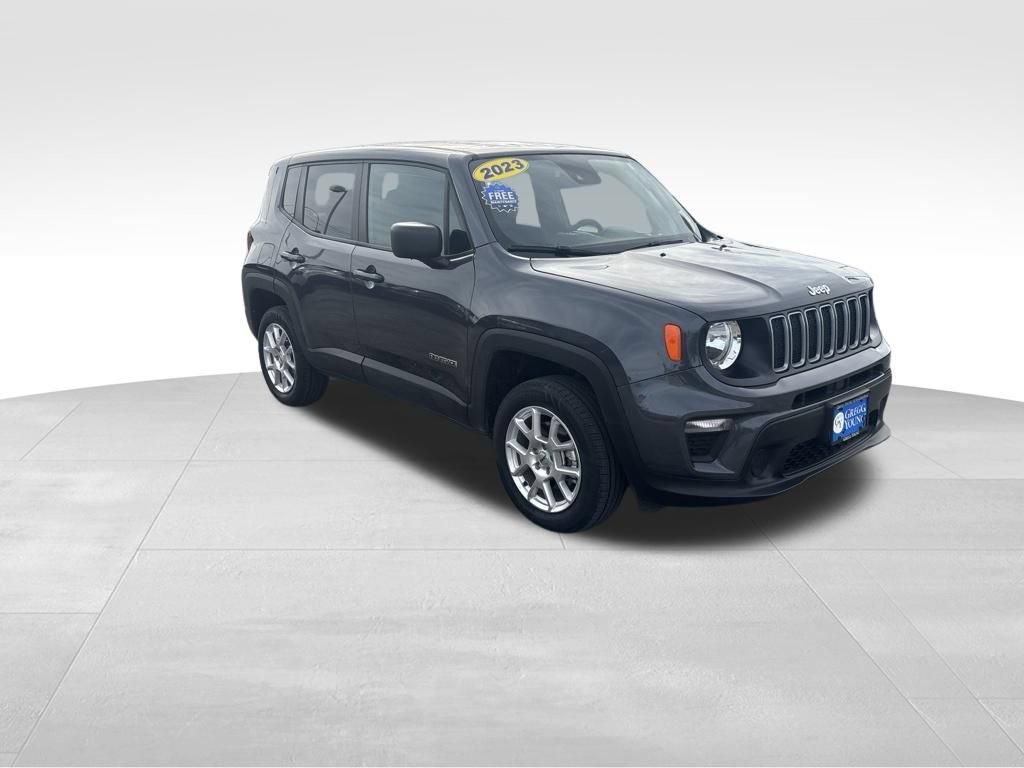 Used 2023 Jeep Renegade Latitude AWD/4WD image 9