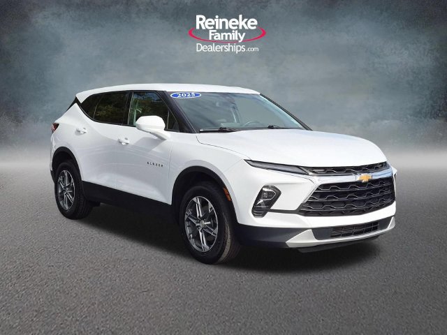 Used 2025 Chevrolet Blazer LT FWD image 3
