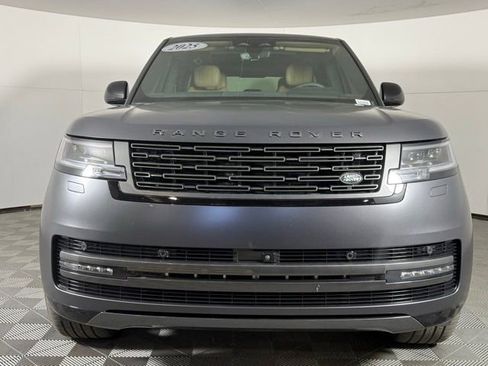 Used 2025 Land Rover Range Rover SE image 11