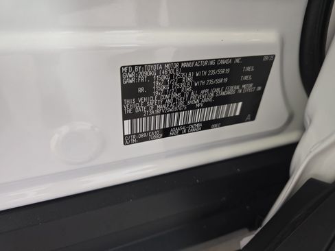 Used 2025 Toyota RAV4 XLE Premium w/ Weather Package AWD/4WD image 33