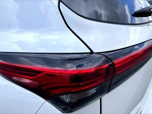 Used 2023 Toyota Highlander LE FWD image 28