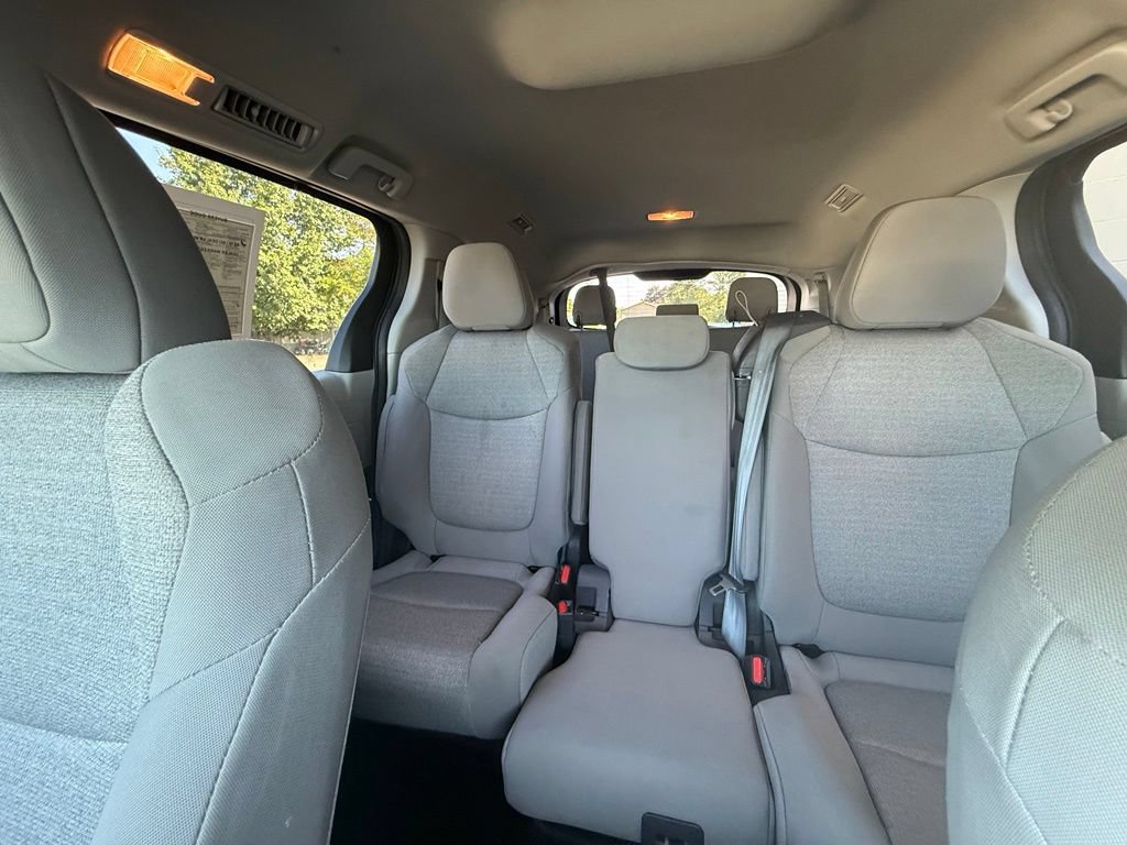 Used 2024 Toyota Sienna LE FWD image 24