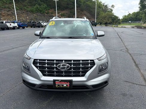 Used 2023 Hyundai Venue SEL FWD image 2