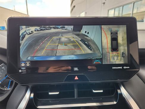 Used 2022 Toyota Venza Limited image 17