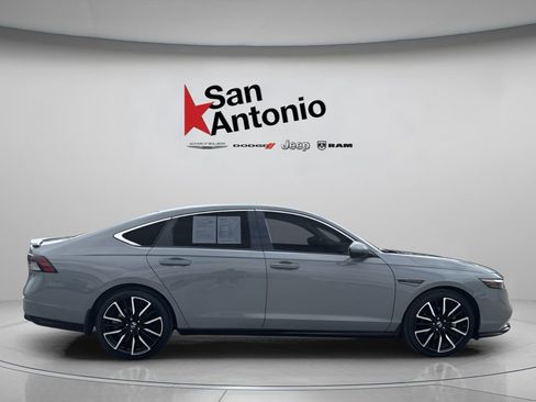 Used 2024 Honda Accord Touring image 9