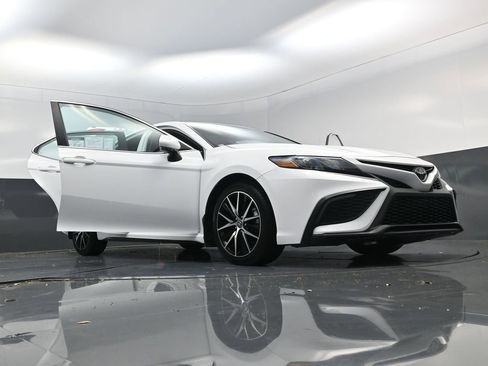 Used 2024 Toyota Camry SE FWD image 24