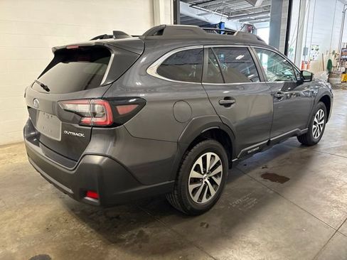 Used 2024 Subaru Outback Premium AWD/4WD image 4