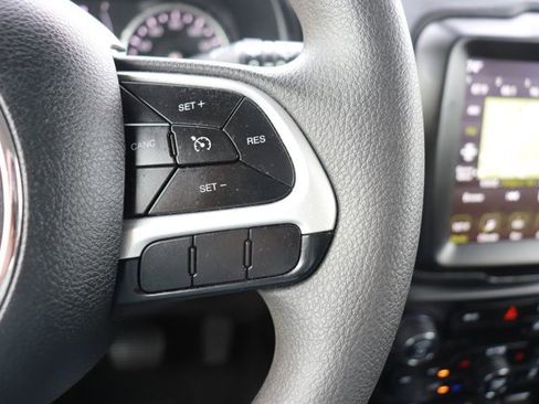 Used 2023 Jeep Renegade Latitude image 22