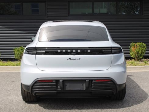 Used 2024 Porsche Macan 4 Electric image 6