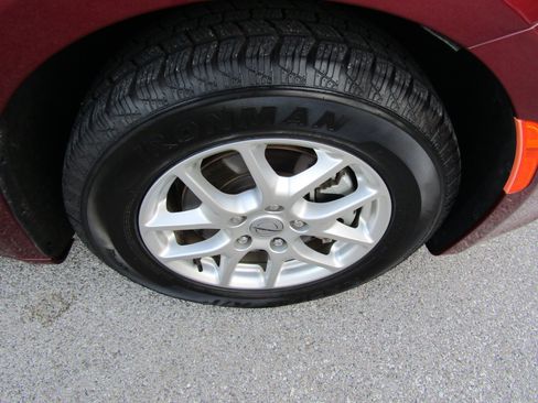 Used 2023 Chrysler Voyager LX FWD image 12