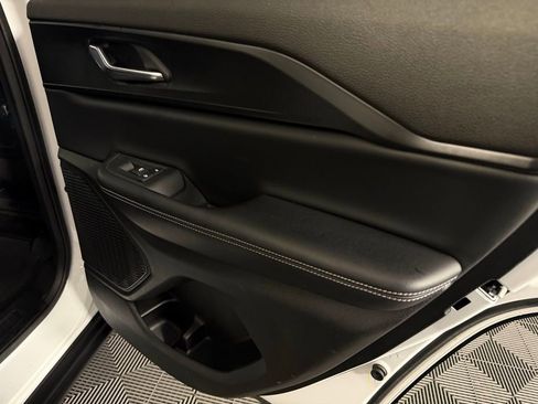 Used 2025 Jeep Grand Cherokee Altitude image 31